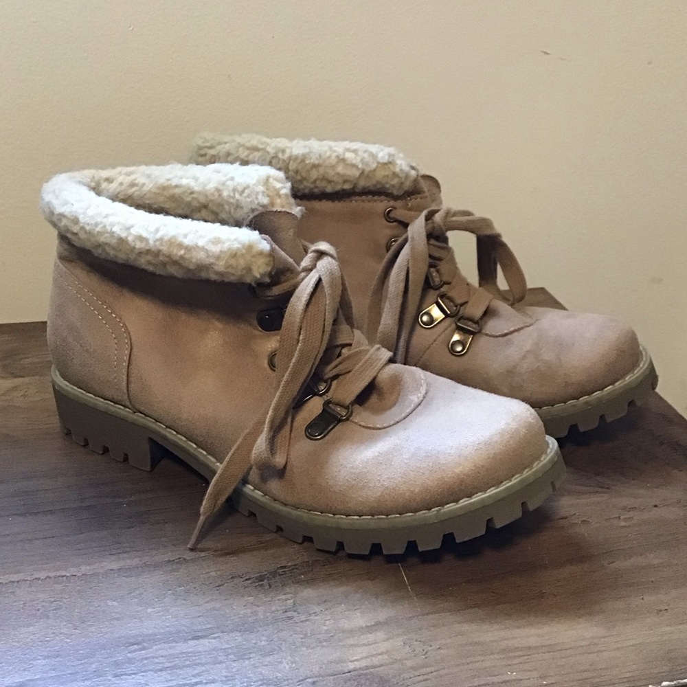 NWOT! Cliff Boots 7.5